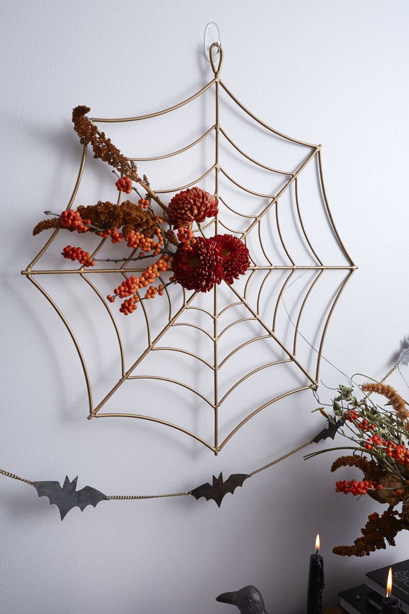 Cobweb Hanger